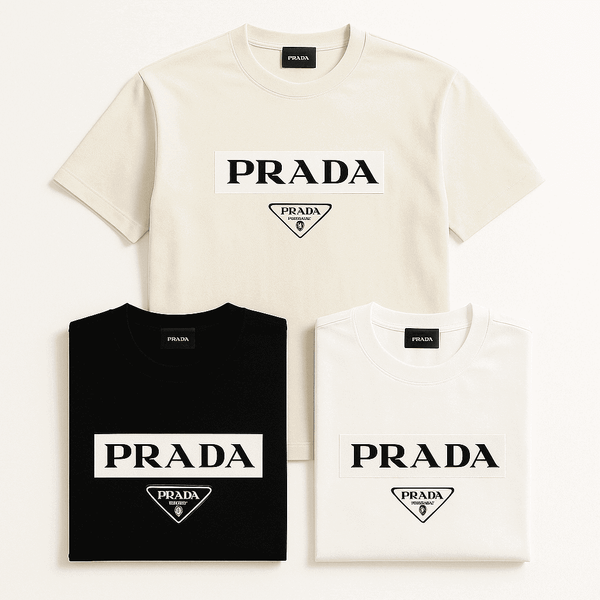 Camiseta Prada com Faixa e Logo Triangular